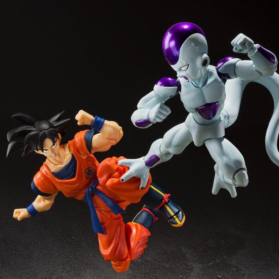 Freezer se battant contre Son Goku