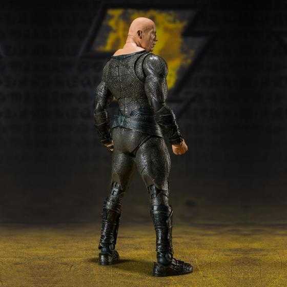Figurina di Black Adam S.H.Figuarts Bandai